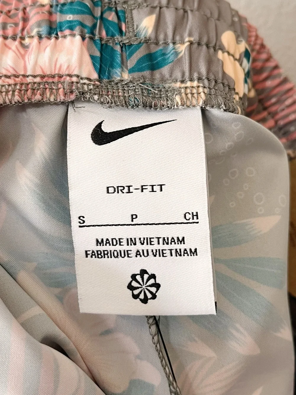 Nike NWT Tropical Print Kids Training Dri-Fit Athletic Shorts Size Small
